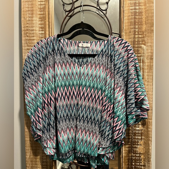 Jennifer Lopez Colorful Zigzag Patterned Top - Picture 1 of 6